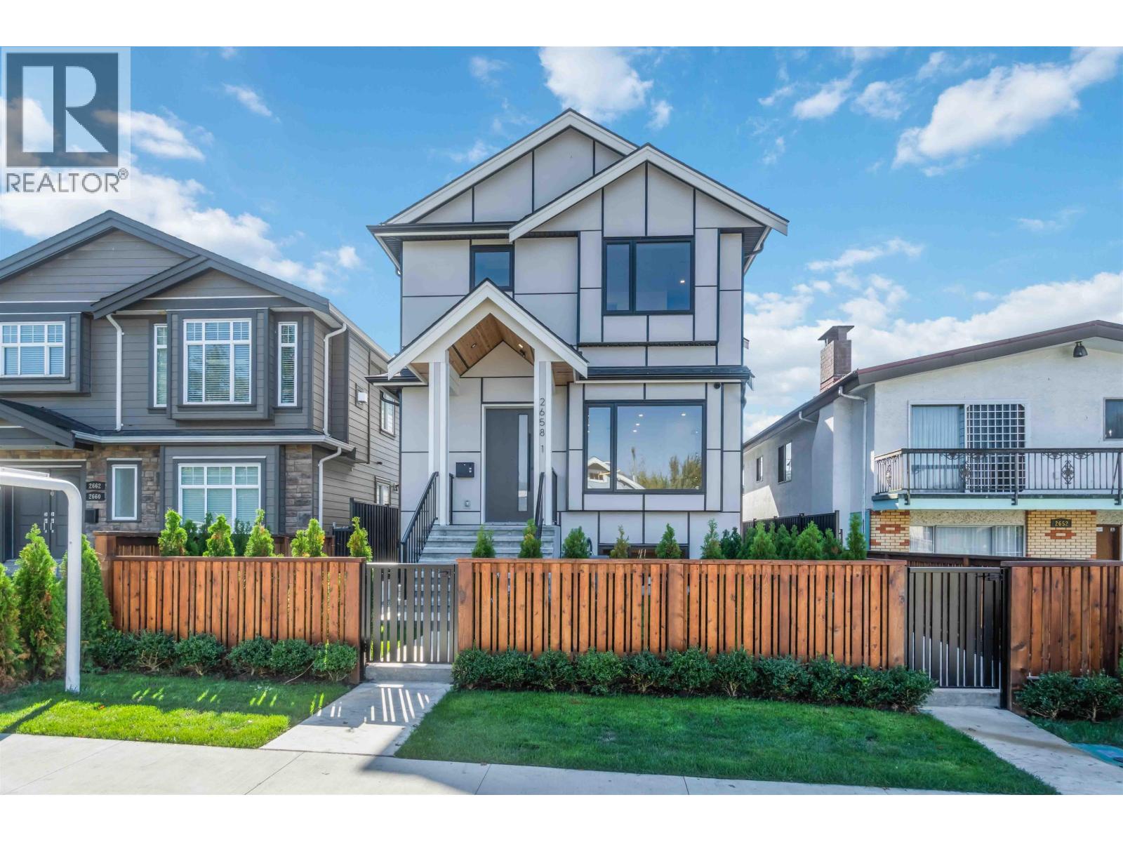 2 2658 Dundas Street, Vancouver, British Columbia  V5K 1P9 - Photo 2 - R3052561