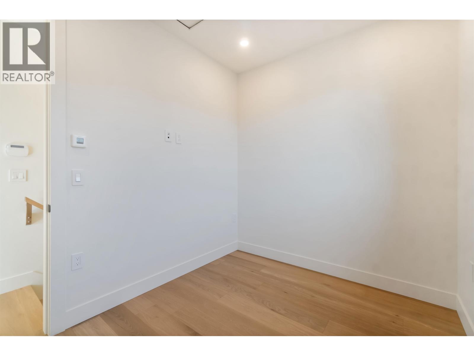 2 2658 Dundas Street, Vancouver, British Columbia  V5K 1P9 - Photo 31 - R3052561