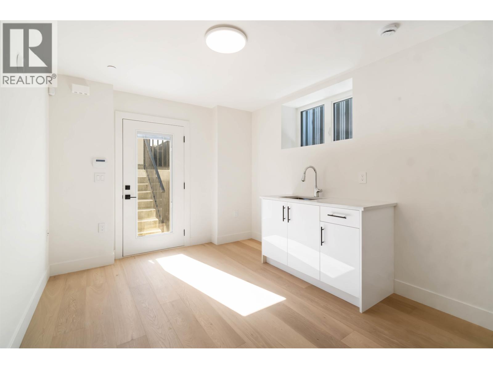 2 2658 Dundas Street, Vancouver, British Columbia  V5K 1P9 - Photo 32 - R3052561