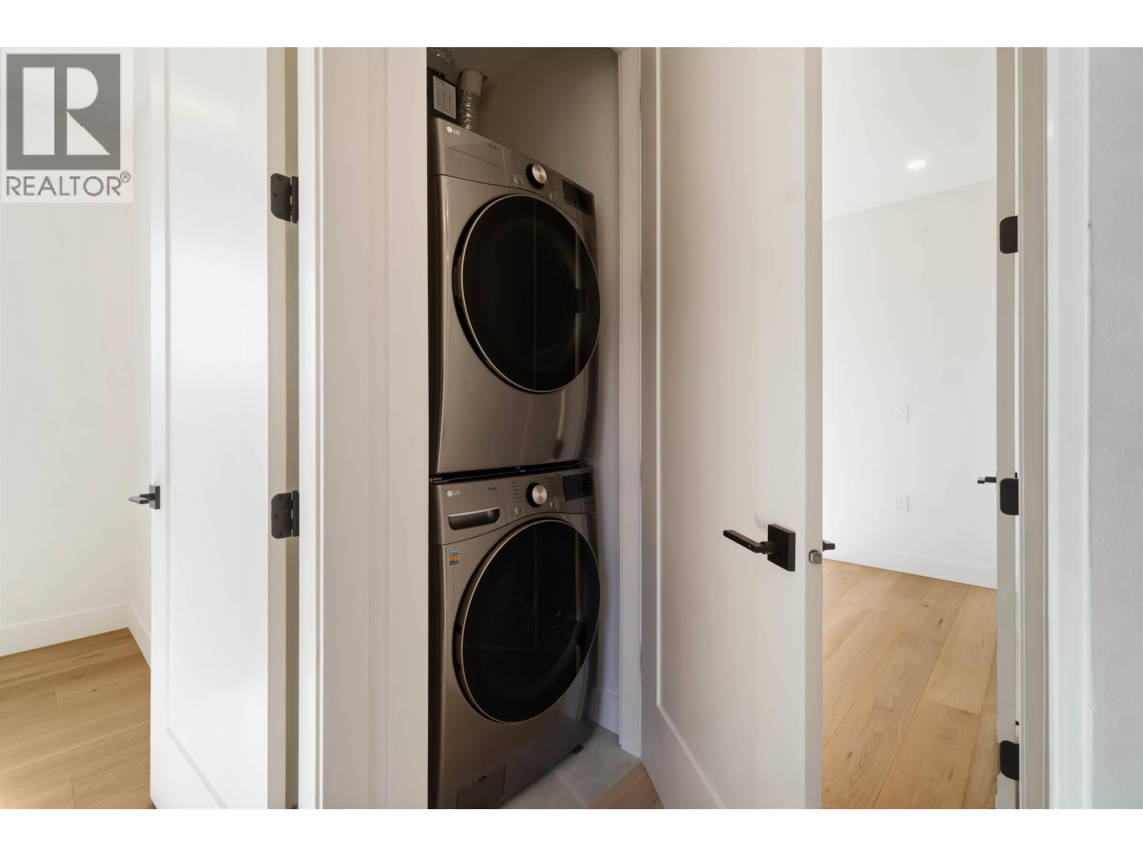 2 2658 Dundas Street, Vancouver, British Columbia  V5K 1P9 - Photo 33 - R3052561