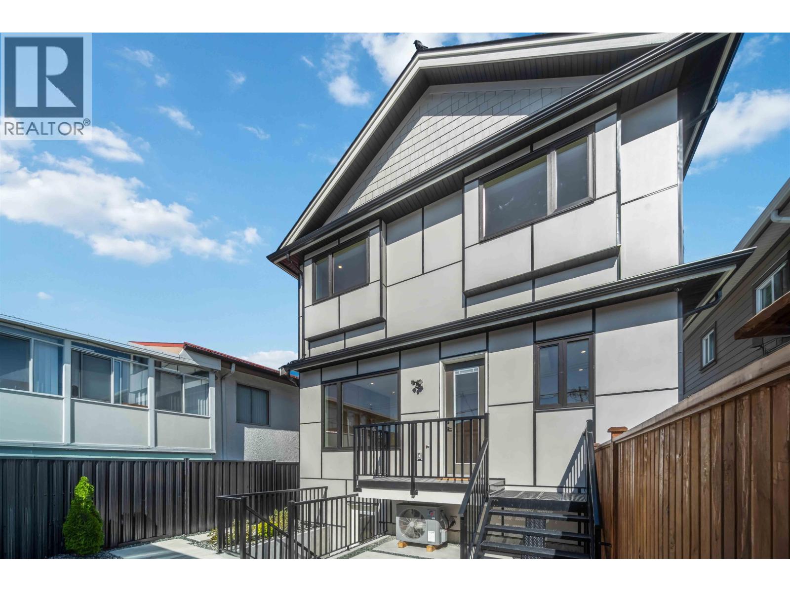 2 2658 Dundas Street, Vancouver, British Columbia  V5K 1P9 - Photo 5 - R3052561