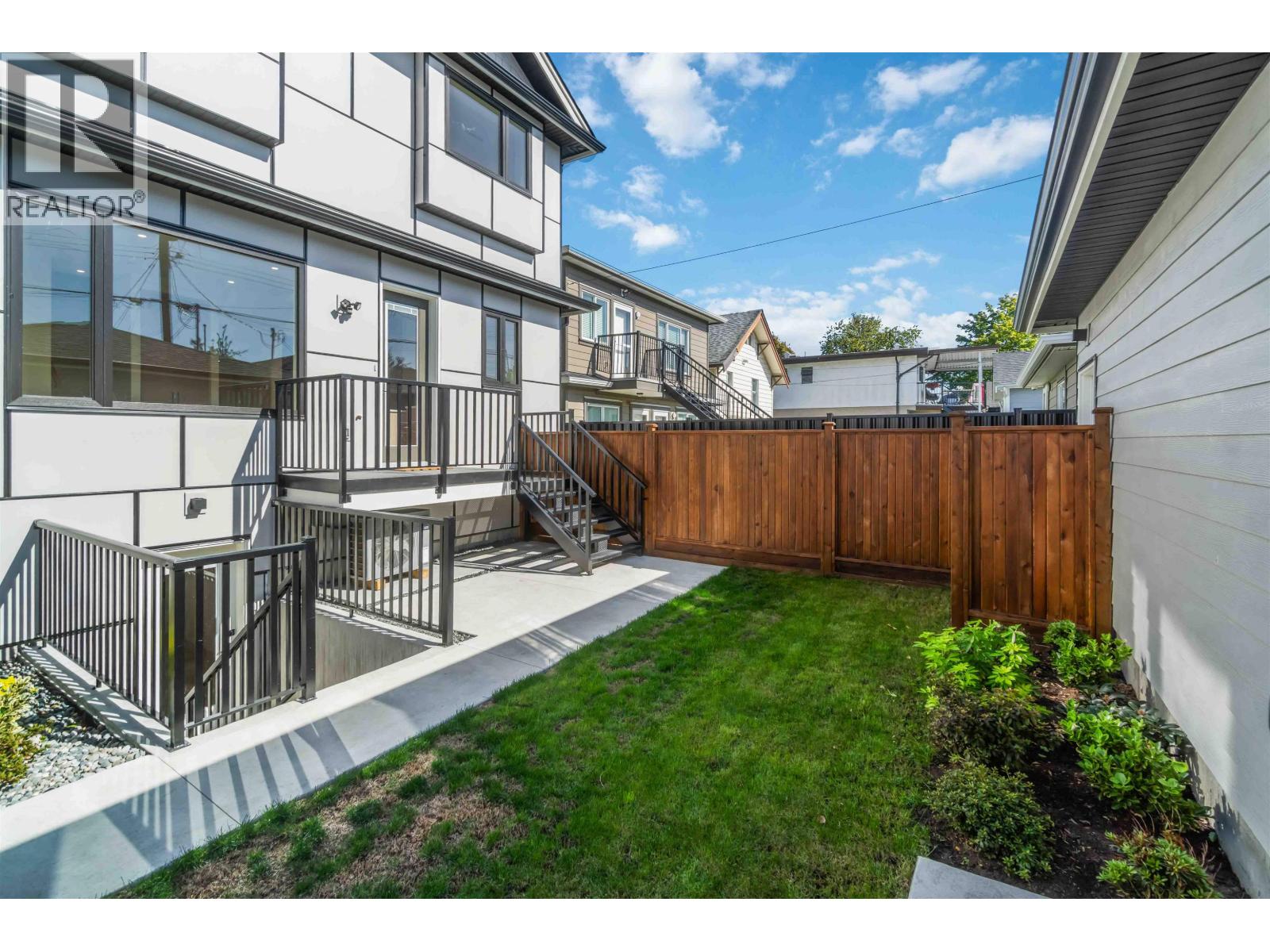 2 2658 Dundas Street, Vancouver, British Columbia  V5K 1P9 - Photo 7 - R3052561