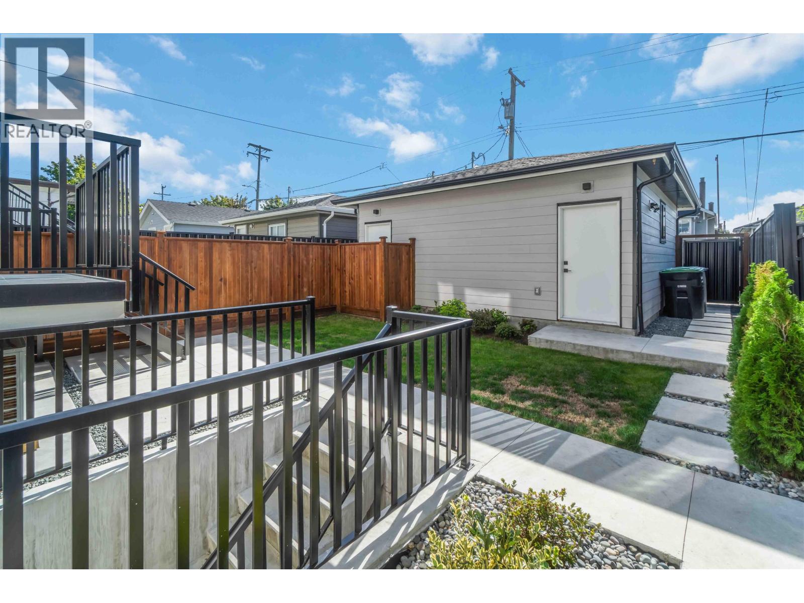 2 2658 Dundas Street, Vancouver, British Columbia  V5K 1P9 - Photo 9 - R3052561