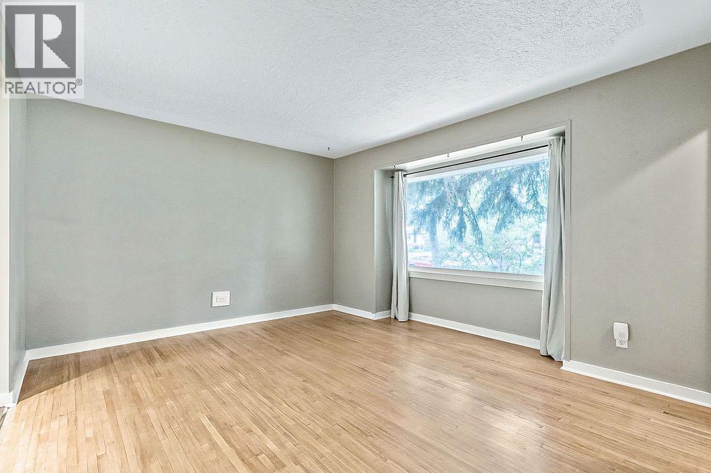 906 Rundle Crescent Ne, Calgary, Alberta  T2M 3B9 - Photo 10 - A2254834