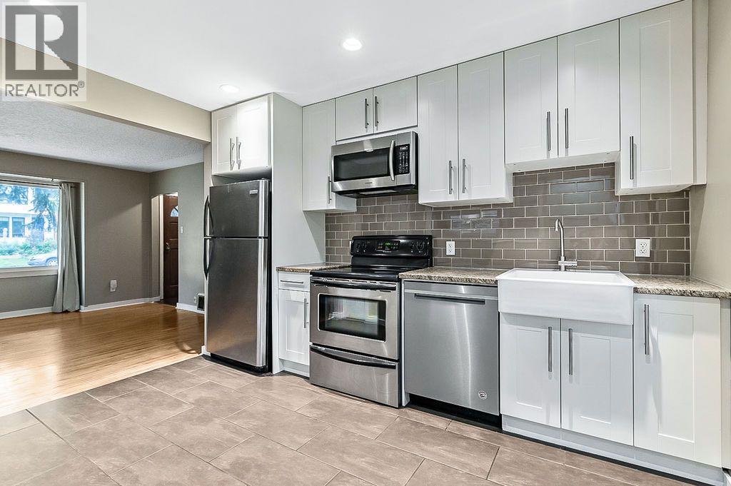 906 Rundle Crescent Ne, Calgary, Alberta  T2M 3B9 - Photo 6 - A2254834