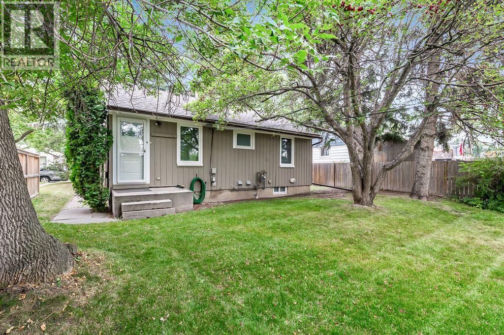 906 Rundle Crescent Ne, Calgary, Alberta  T2M 3B9 - Photo 17 - A2254834