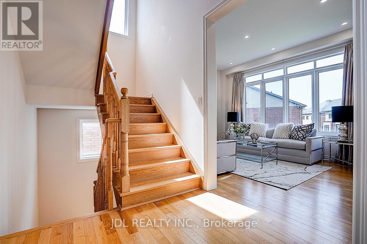 10 Caine Street, Richmond Hill, Ontario  L4S 0H2 - Photo 24 - N12428155
