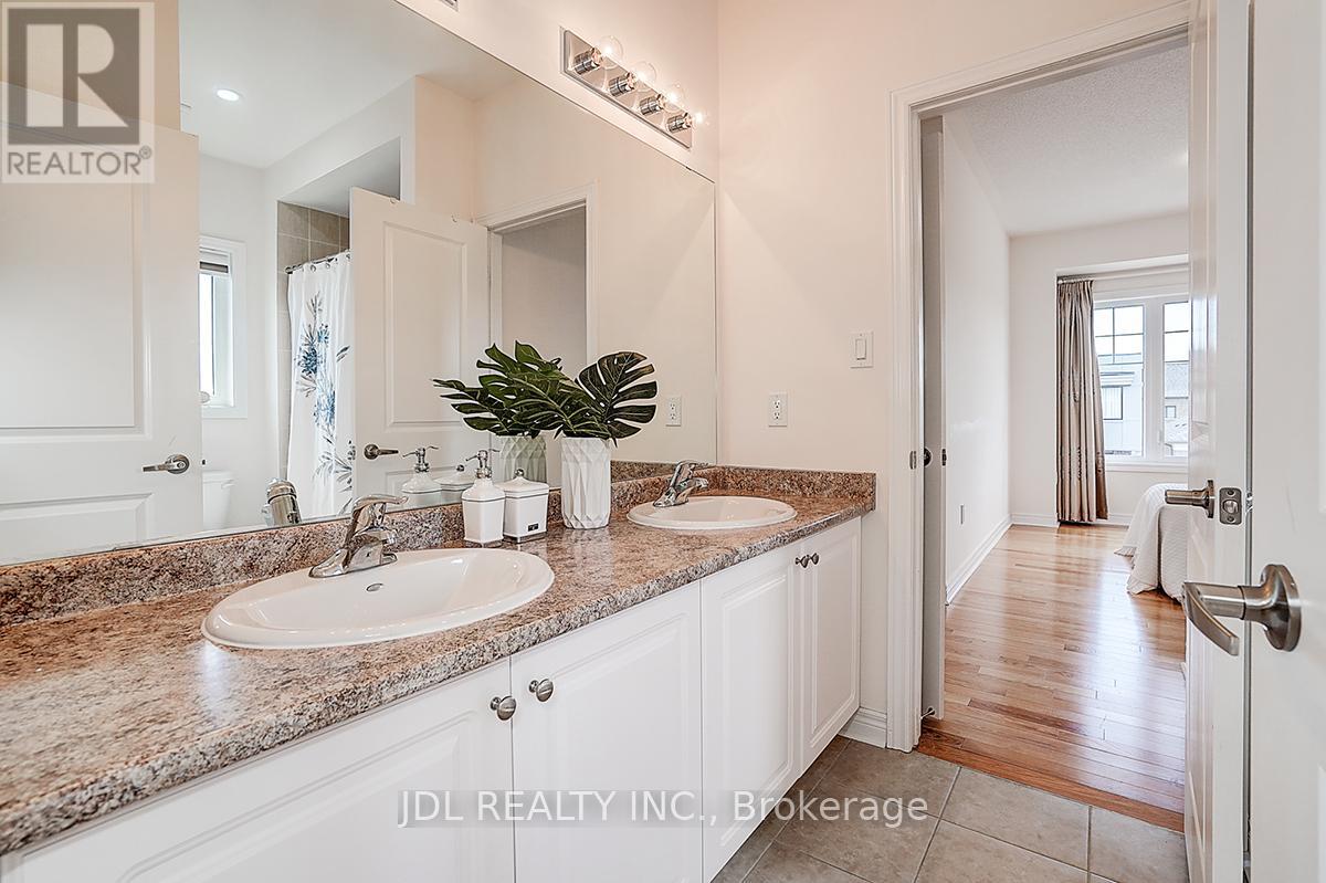 10 Caine Street, Richmond Hill, Ontario  L4S 0H2 - Photo 35 - N12428155