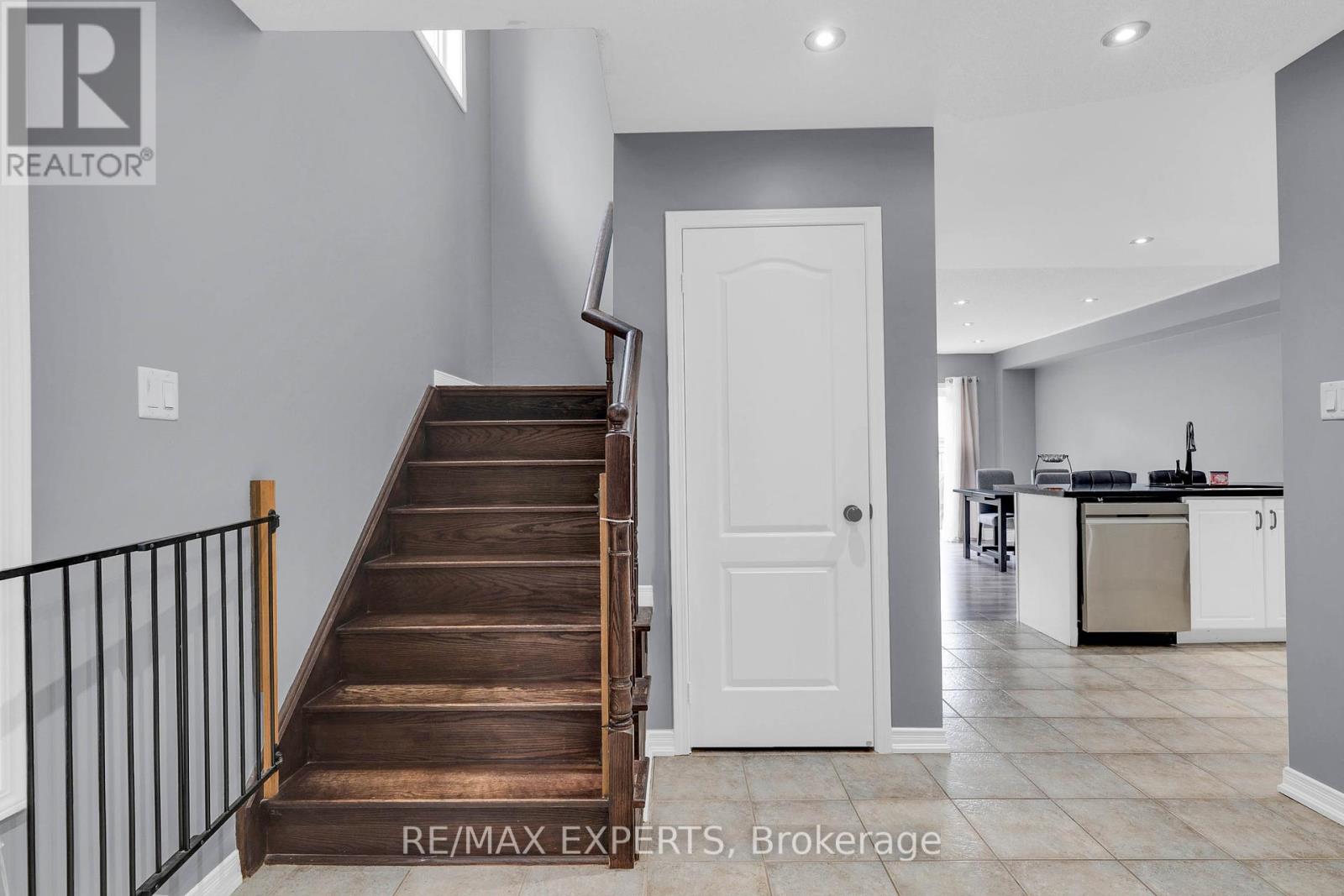 43 Carter Street, Bradford West Gwillimbury, Ontario  L3Z 2A4 - Photo 17 - N12428168