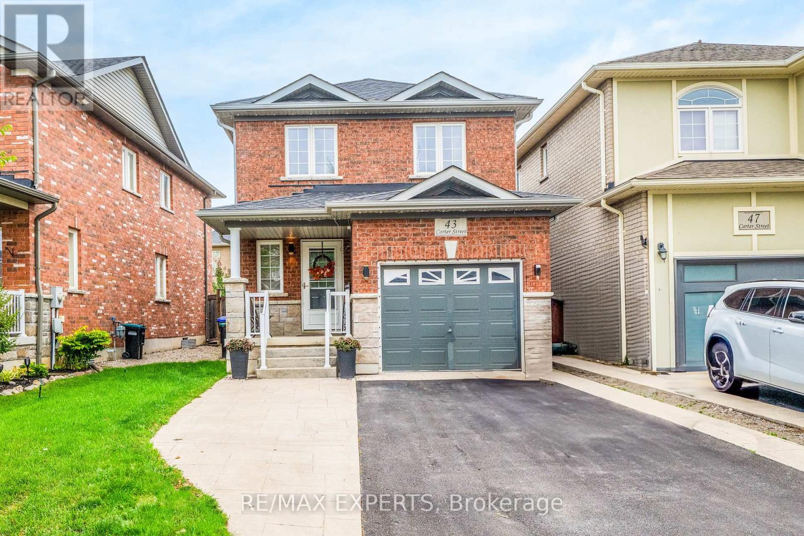 43 Carter Street, Bradford West Gwillimbury, Ontario  L3Z 2A4 - Photo 2 - N12428168