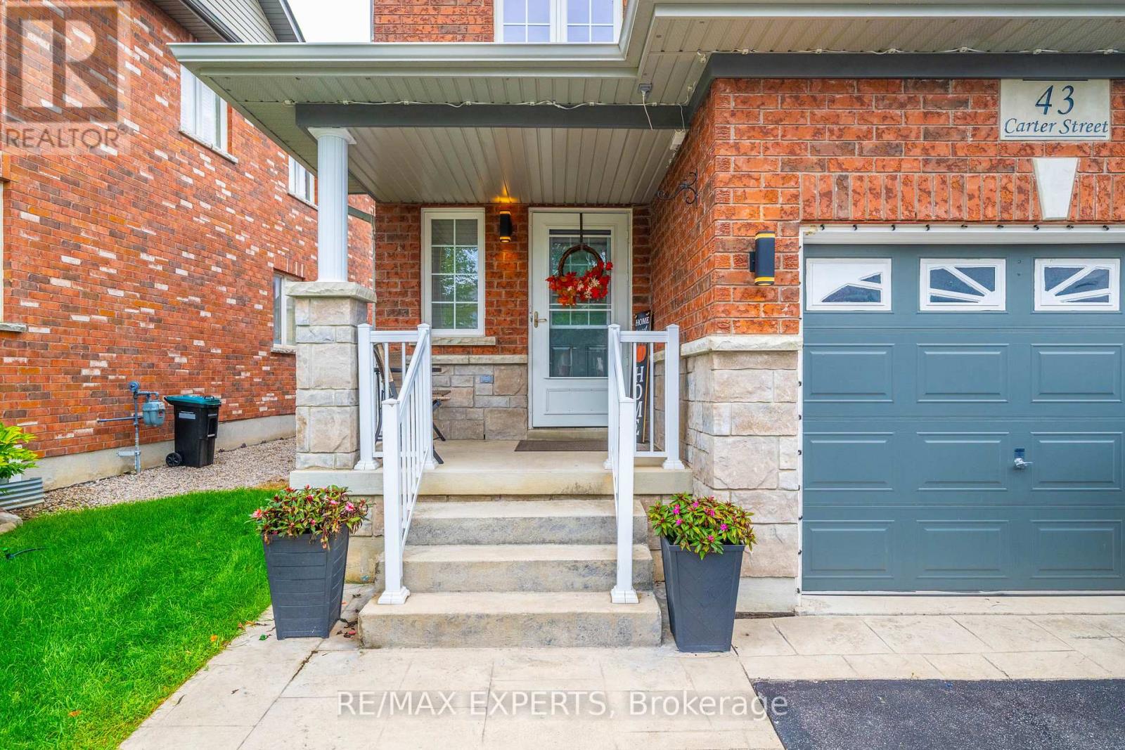 43 Carter Street, Bradford West Gwillimbury, Ontario  L3Z 2A4 - Photo 3 - N12428168