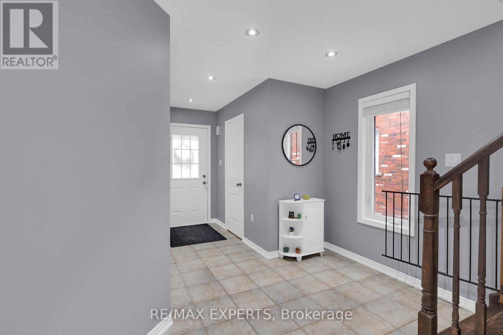43 Carter Street, Bradford West Gwillimbury, Ontario  L3Z 2A4 - Photo 7 - N12428168