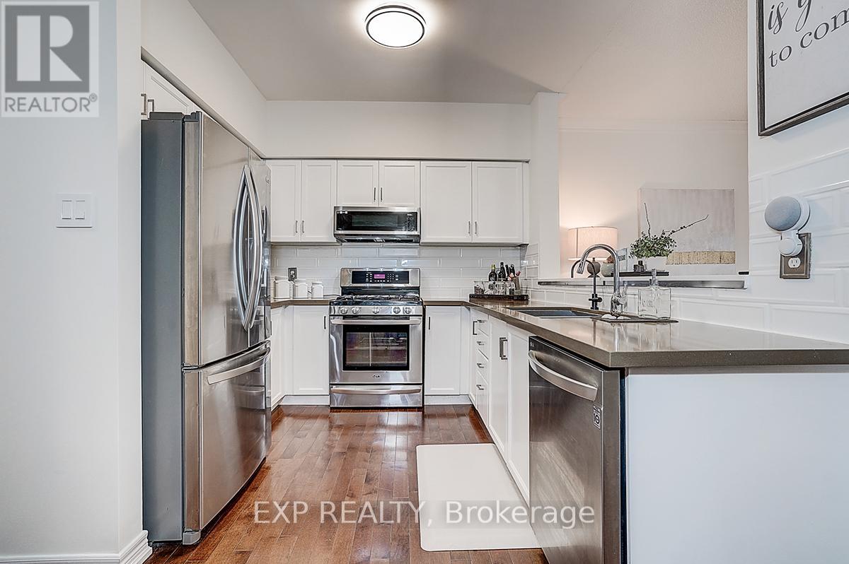35 Luxton Avenue, Aurora, Ontario  L4G 7J8 - Photo 10 - N12428171