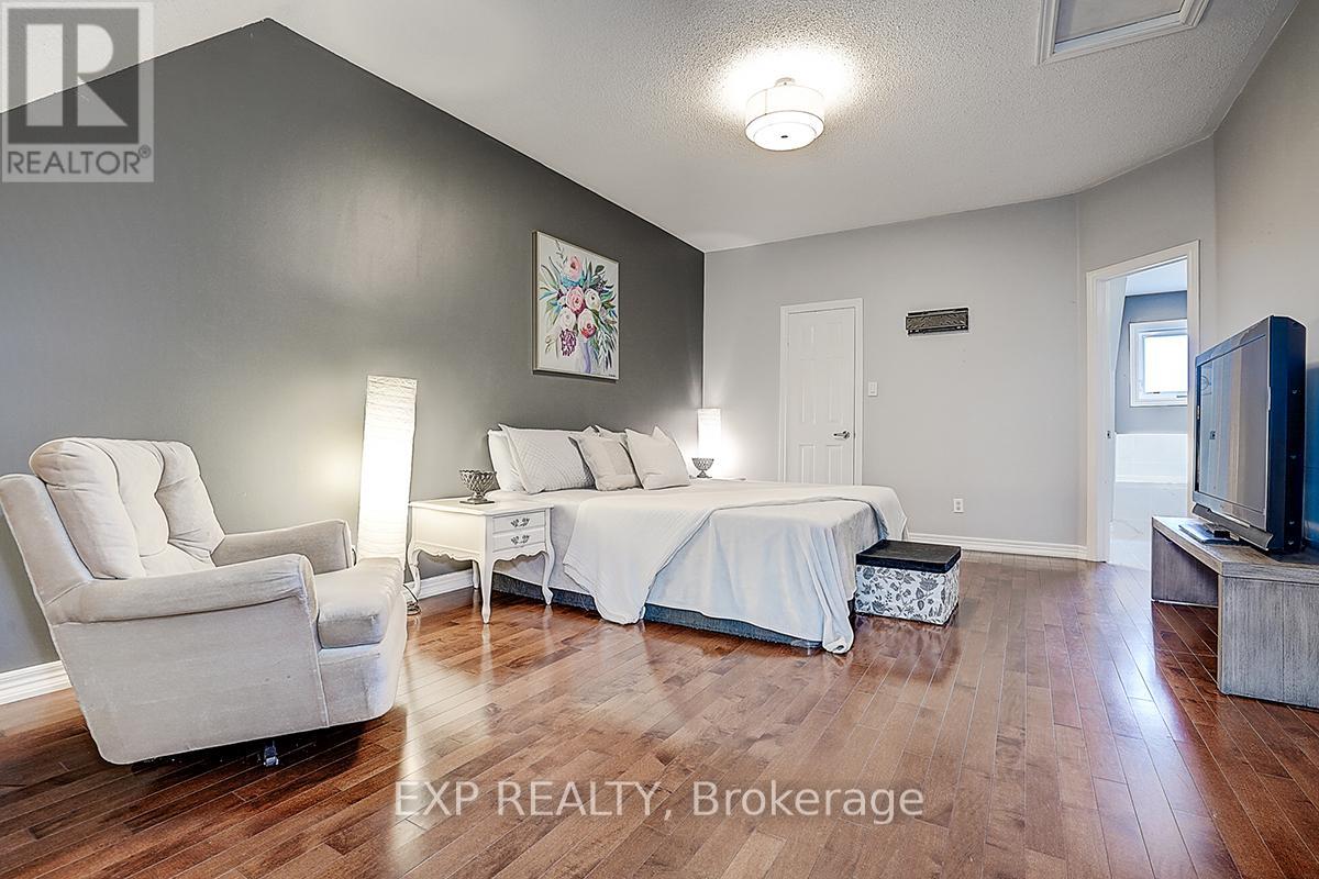 35 Luxton Avenue, Aurora, Ontario  L4G 7J8 - Photo 14 - N12428171