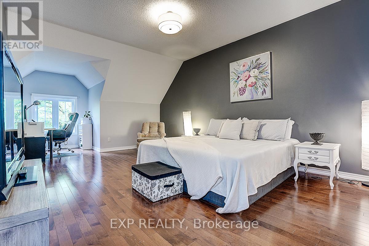 35 Luxton Avenue, Aurora, Ontario  L4G 7J8 - Photo 15 - N12428171
