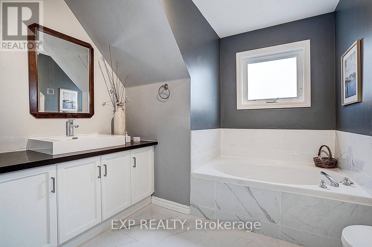 35 Luxton Avenue, Aurora, Ontario  L4G 7J8 - Photo 16 - N12428171