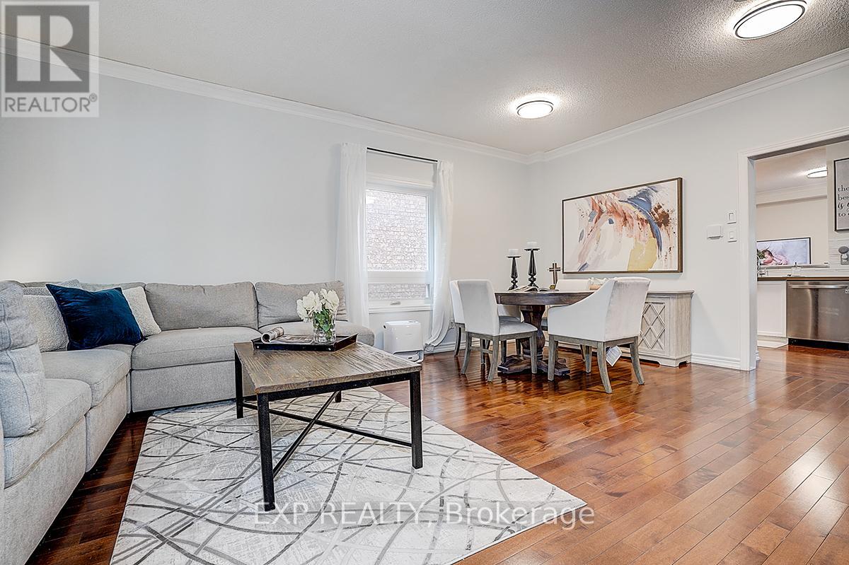 35 Luxton Avenue, Aurora, Ontario  L4G 7J8 - Photo 2 - N12428171