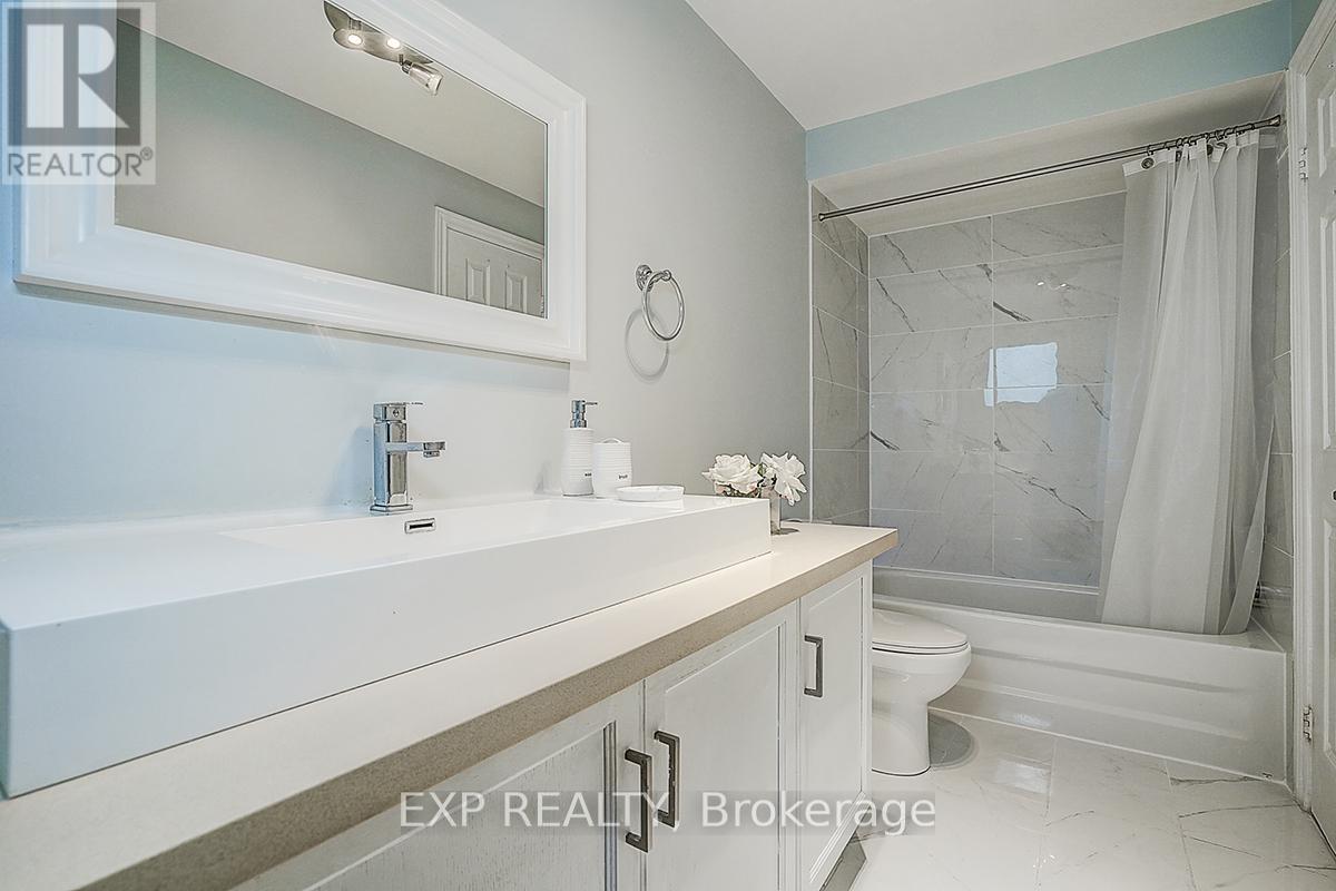 35 Luxton Avenue, Aurora, Ontario  L4G 7J8 - Photo 21 - N12428171