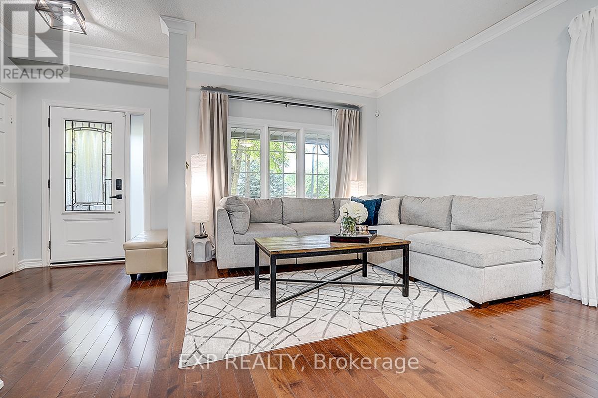 35 Luxton Avenue, Aurora, Ontario  L4G 7J8 - Photo 4 - N12428171