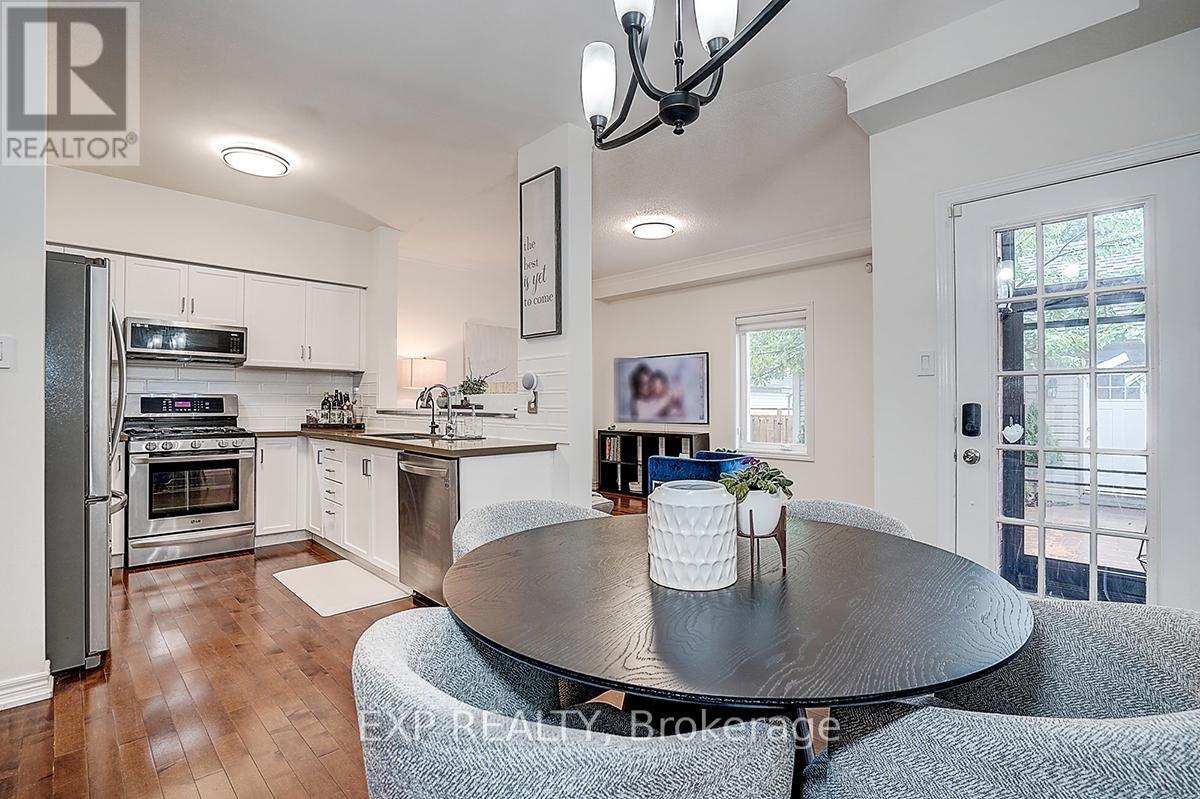 35 Luxton Avenue, Aurora, Ontario  L4G 7J8 - Photo 9 - N12428171
