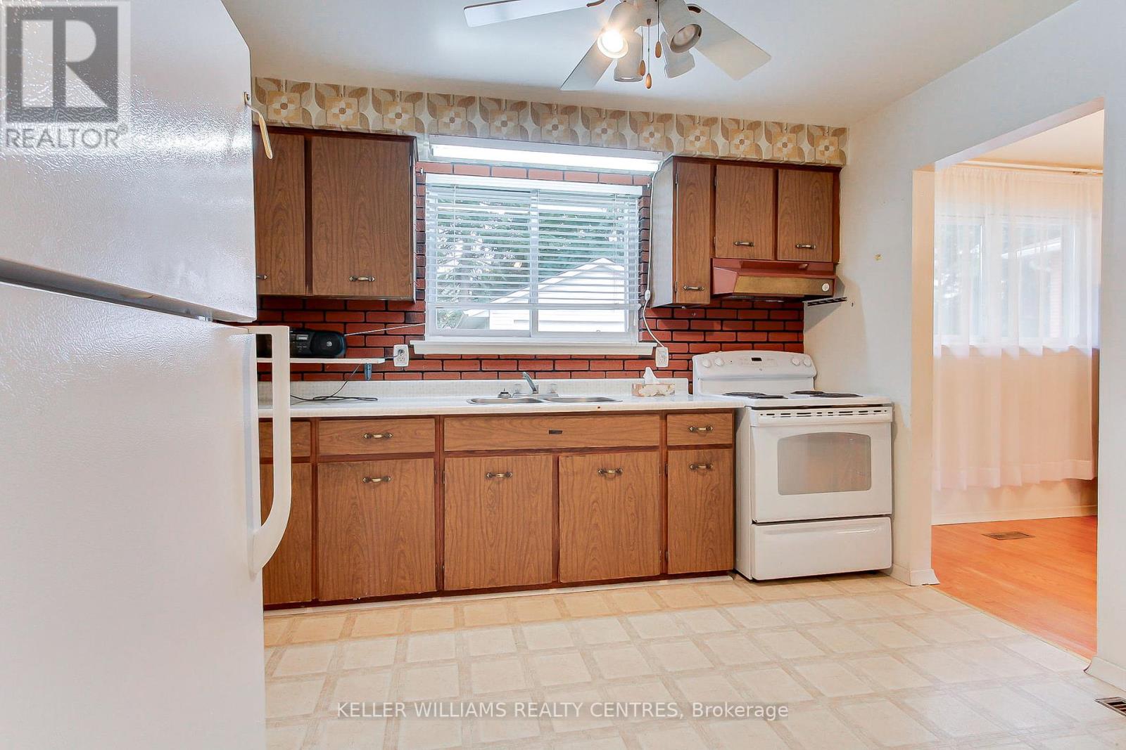 132 Peter Street, East Gwillimbury, Ontario  L9N 1K9 - Photo 16 - N12428175