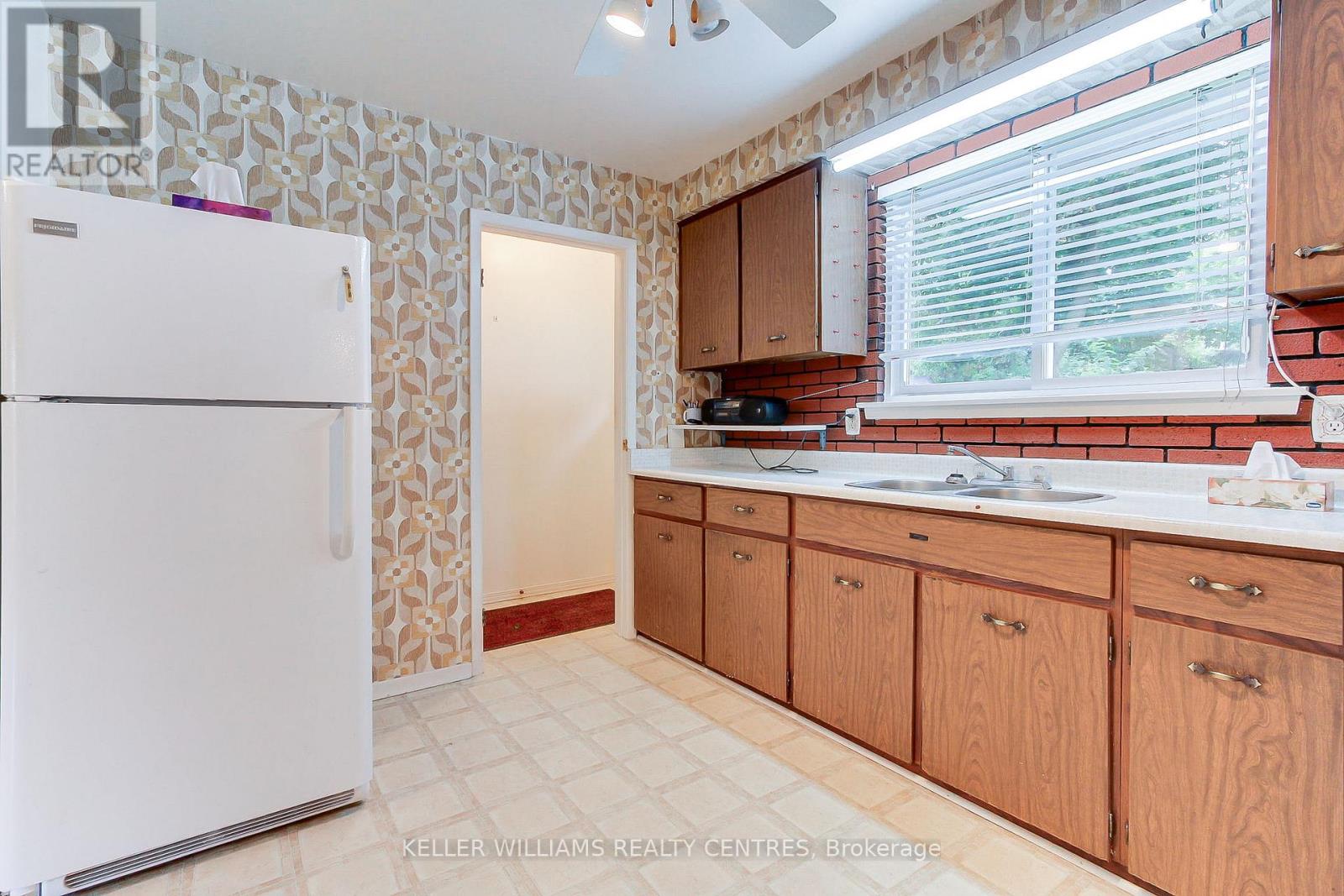 132 Peter Street, East Gwillimbury, Ontario  L9N 1K9 - Photo 17 - N12428175