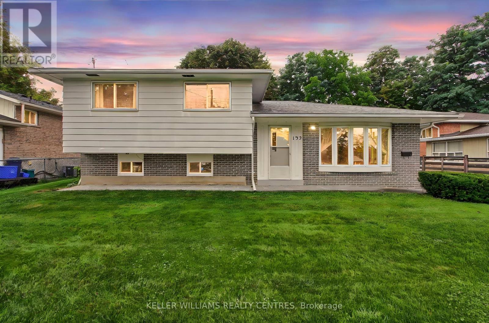 132 Peter Street, East Gwillimbury, Ontario  L9N 1K9 - Photo 3 - N12428175