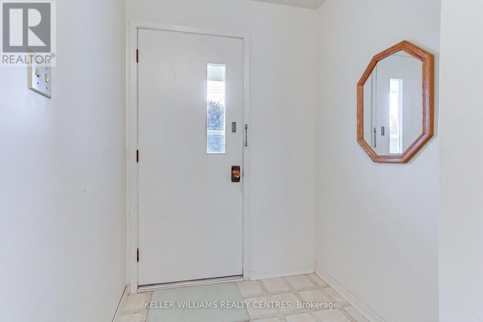 132 Peter Street, East Gwillimbury, Ontario  L9N 1K9 - Photo 8 - N12428175