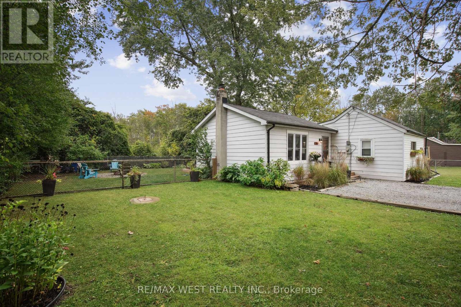 10 Patty Lane, Georgina, Ontario  L0E 1S0 - Photo 11 - N12428197