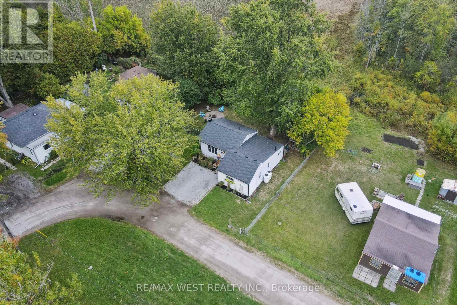 10 Patty Lane, Georgina, Ontario  L0E 1S0 - Photo 14 - N12428197