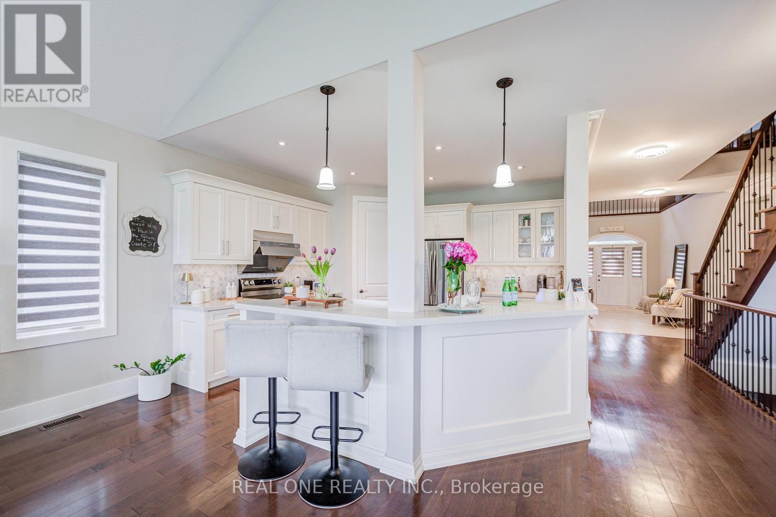 295 Sunnybrae Avenue, Innisfil, Ontario  L9S 0K9 - Photo 10 - N12428262