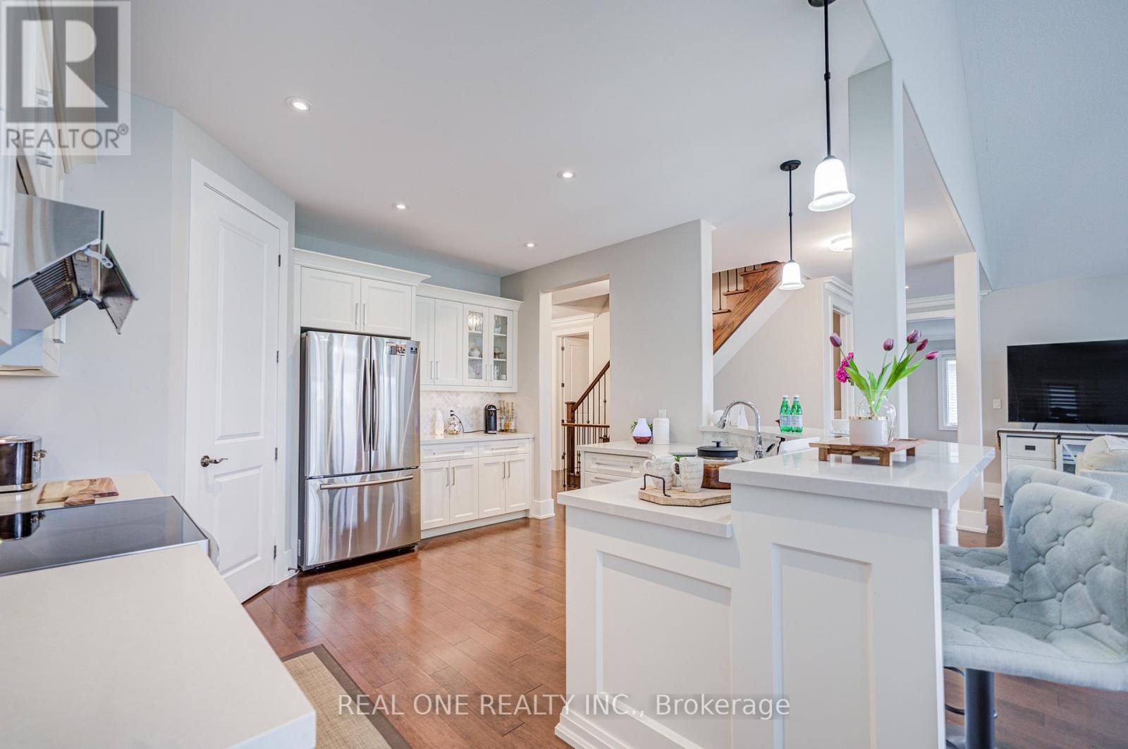 295 Sunnybrae Avenue, Innisfil, Ontario  L9S 0K9 - Photo 12 - N12428262