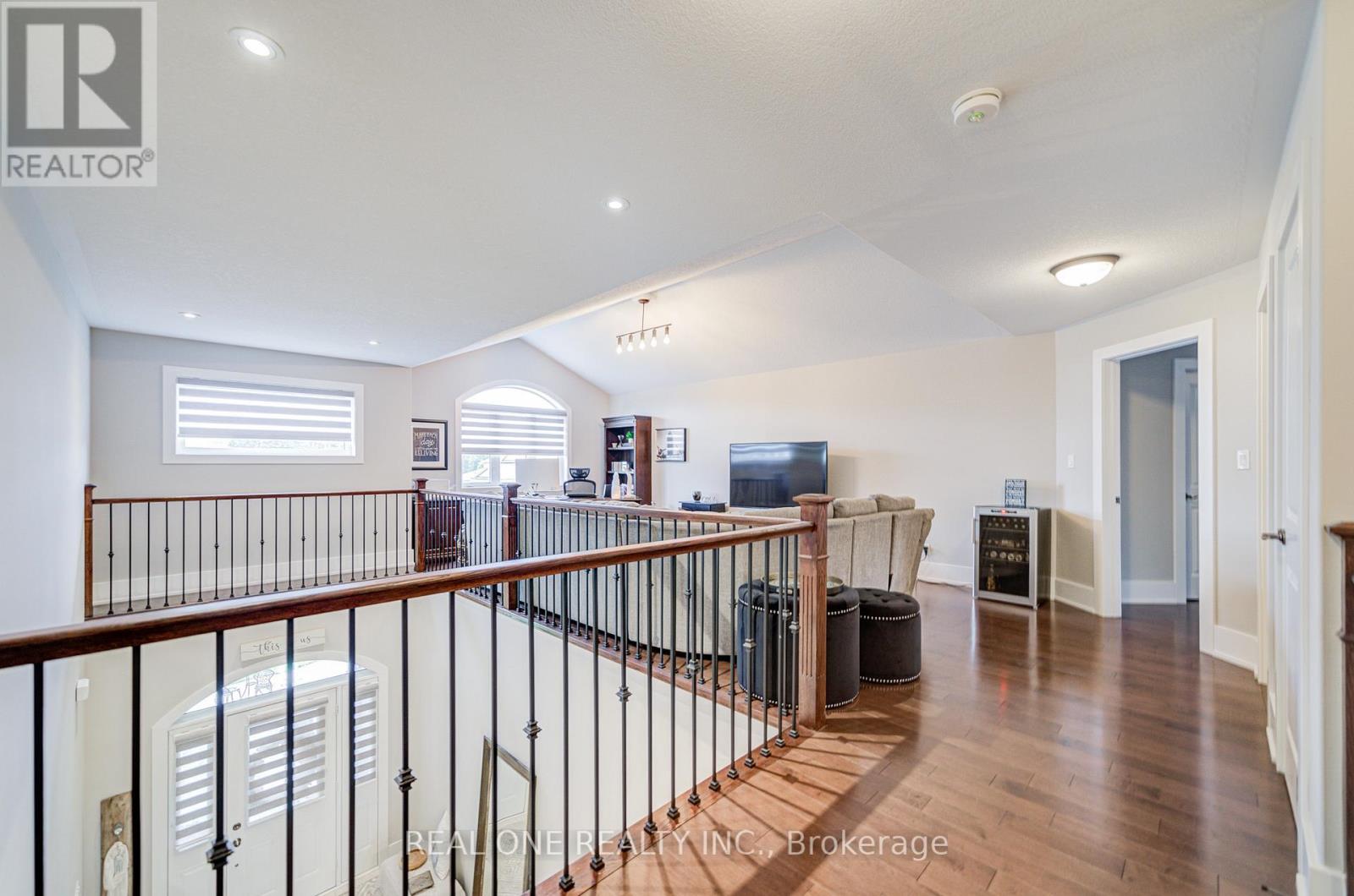295 Sunnybrae Avenue, Innisfil, Ontario  L9S 0K9 - Photo 33 - N12428262