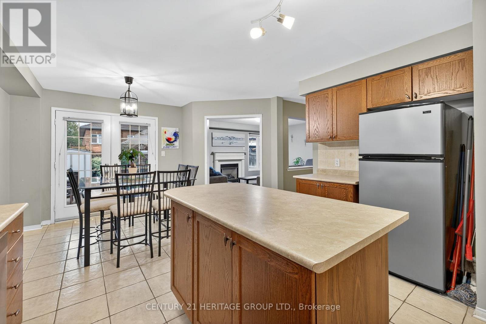 5 Booth Street, Bradford West Gwillimbury, Ontario  L3Z 0A3 - Photo 11 - N12428267