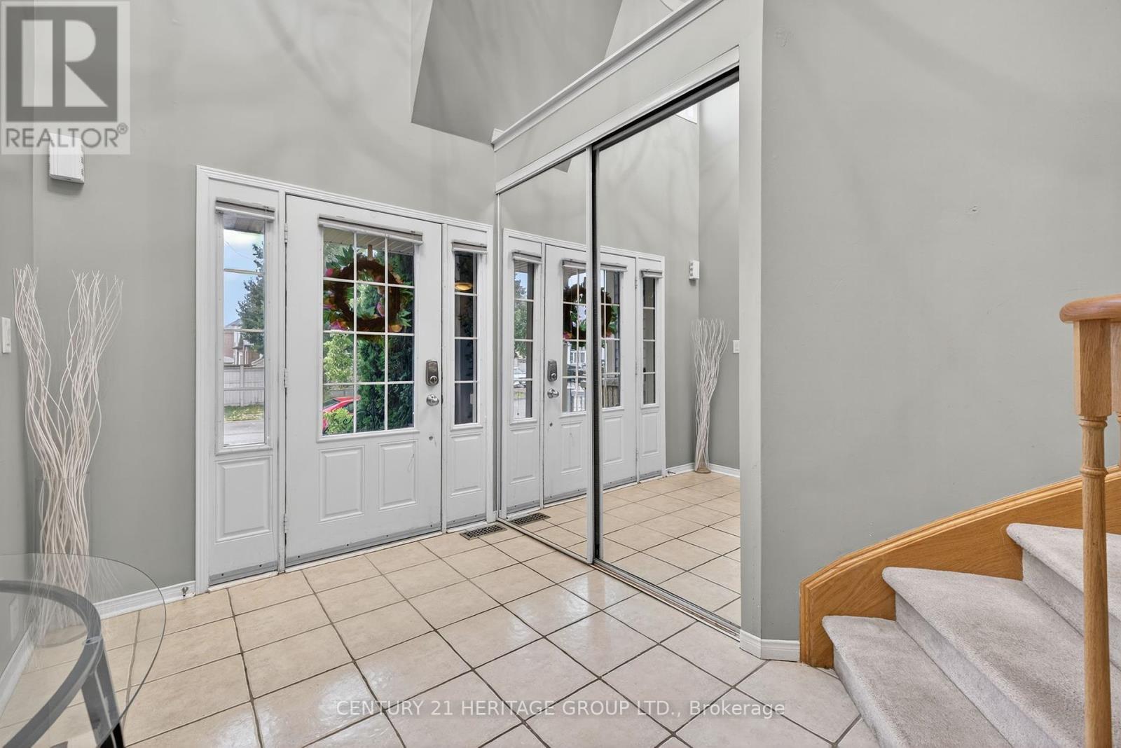 5 Booth Street, Bradford West Gwillimbury, Ontario  L3Z 0A3 - Photo 4 - N12428267