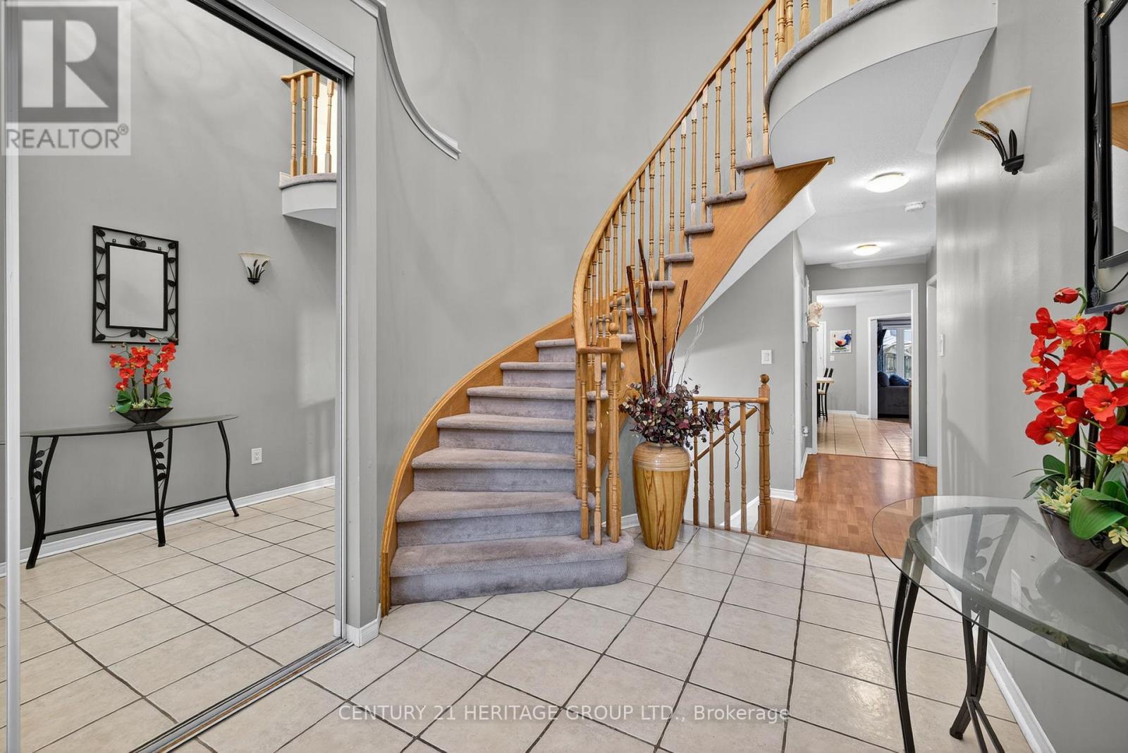 5 Booth Street, Bradford West Gwillimbury, Ontario  L3Z 0A3 - Photo 5 - N12428267