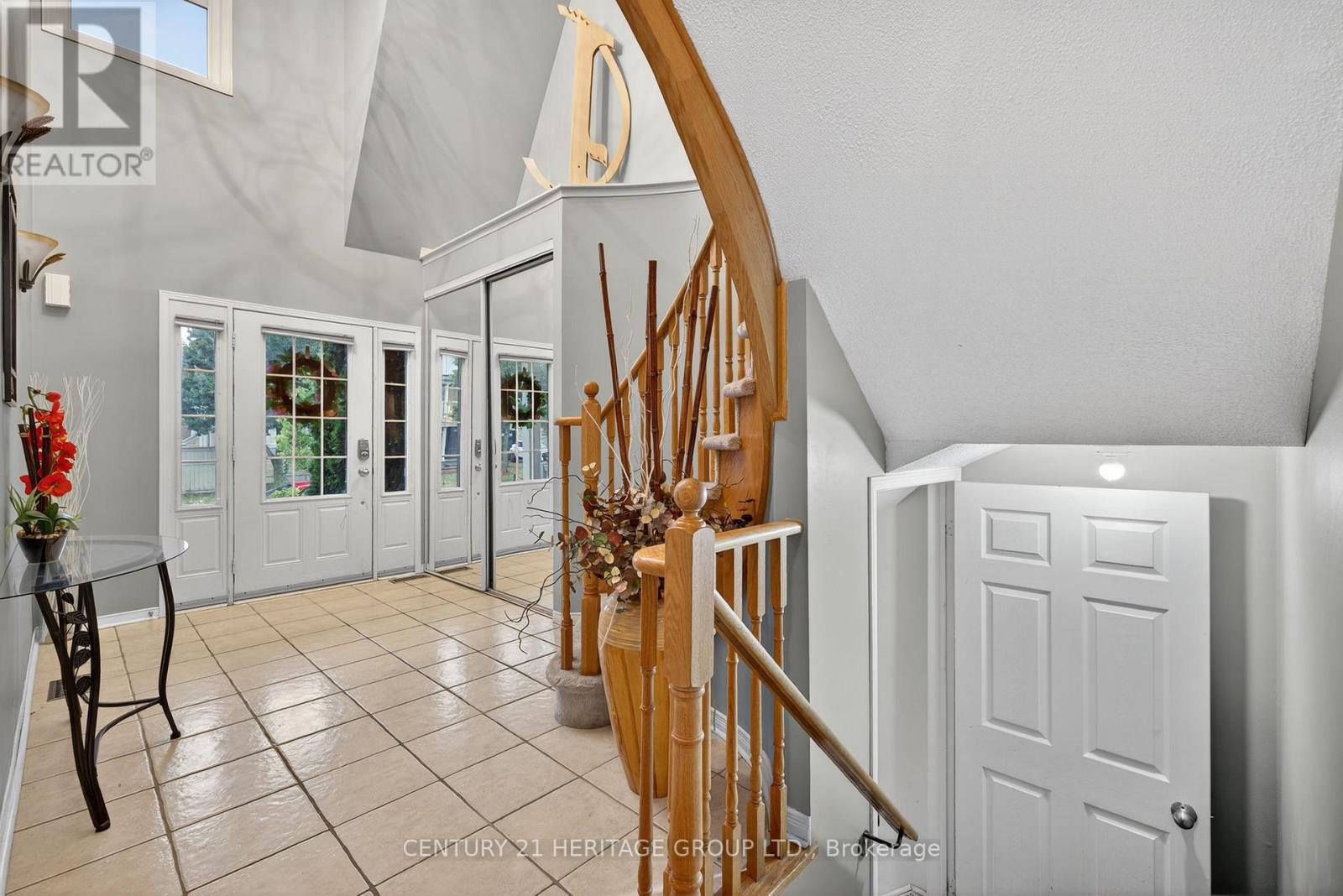 5 Booth Street, Bradford West Gwillimbury, Ontario  L3Z 0A3 - Photo 6 - N12428267