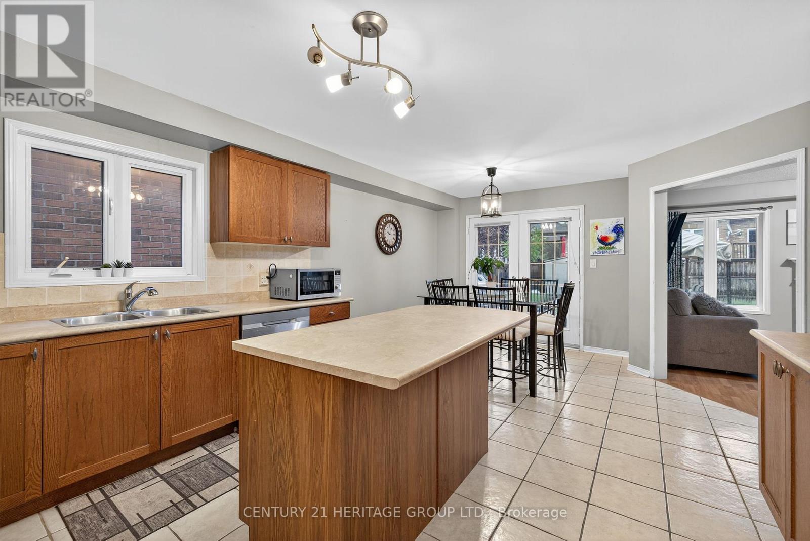 5 Booth Street, Bradford West Gwillimbury, Ontario  L3Z 0A3 - Photo 9 - N12428267