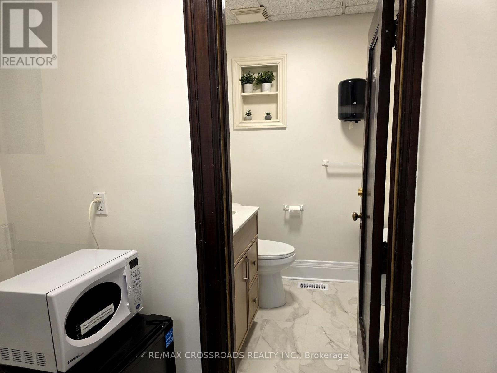 4 - 15221 Yonge Street, Aurora, Ontario  L4G 1L8 - Photo 21 - N12428299