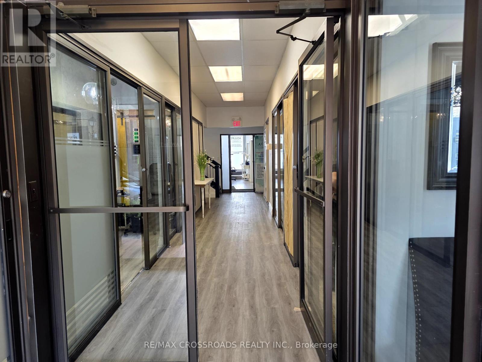 4 - 15221 Yonge Street, Aurora, Ontario  L4G 1L8 - Photo 5 - N12428299