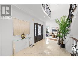 35 BENVILLE CRESCENT, Aurora, Ontario