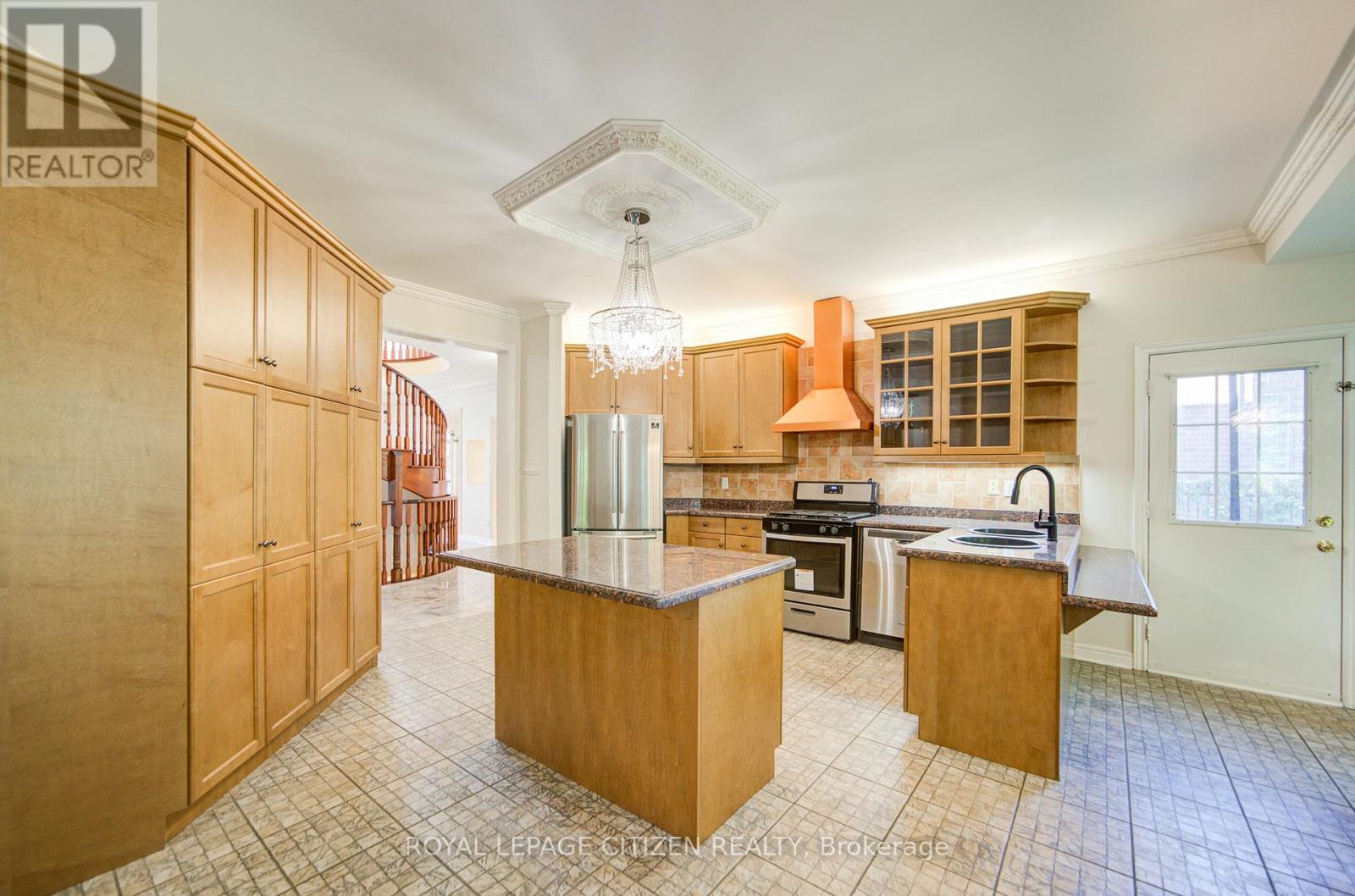 180 Kimber Crescent, Vaughan, Ontario  L4L 9K3 - Photo 7 - N12427788