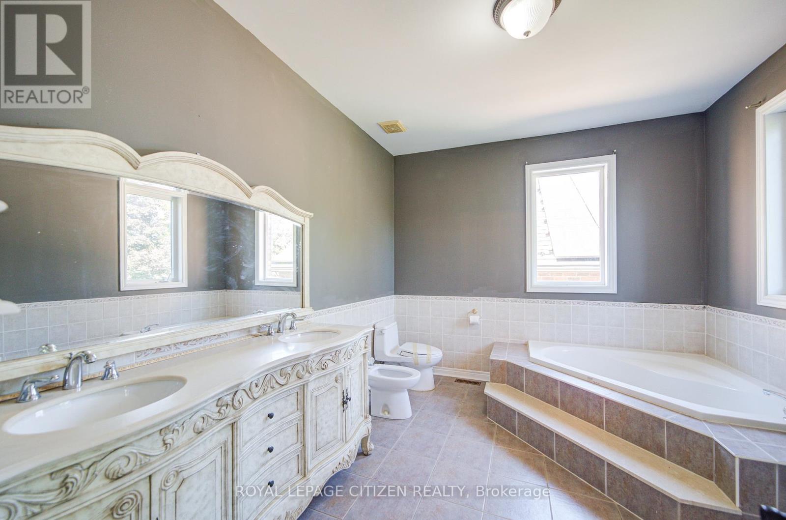 180 Kimber Crescent, Vaughan, Ontario  L4L 9K3 - Photo 15 - N12427788