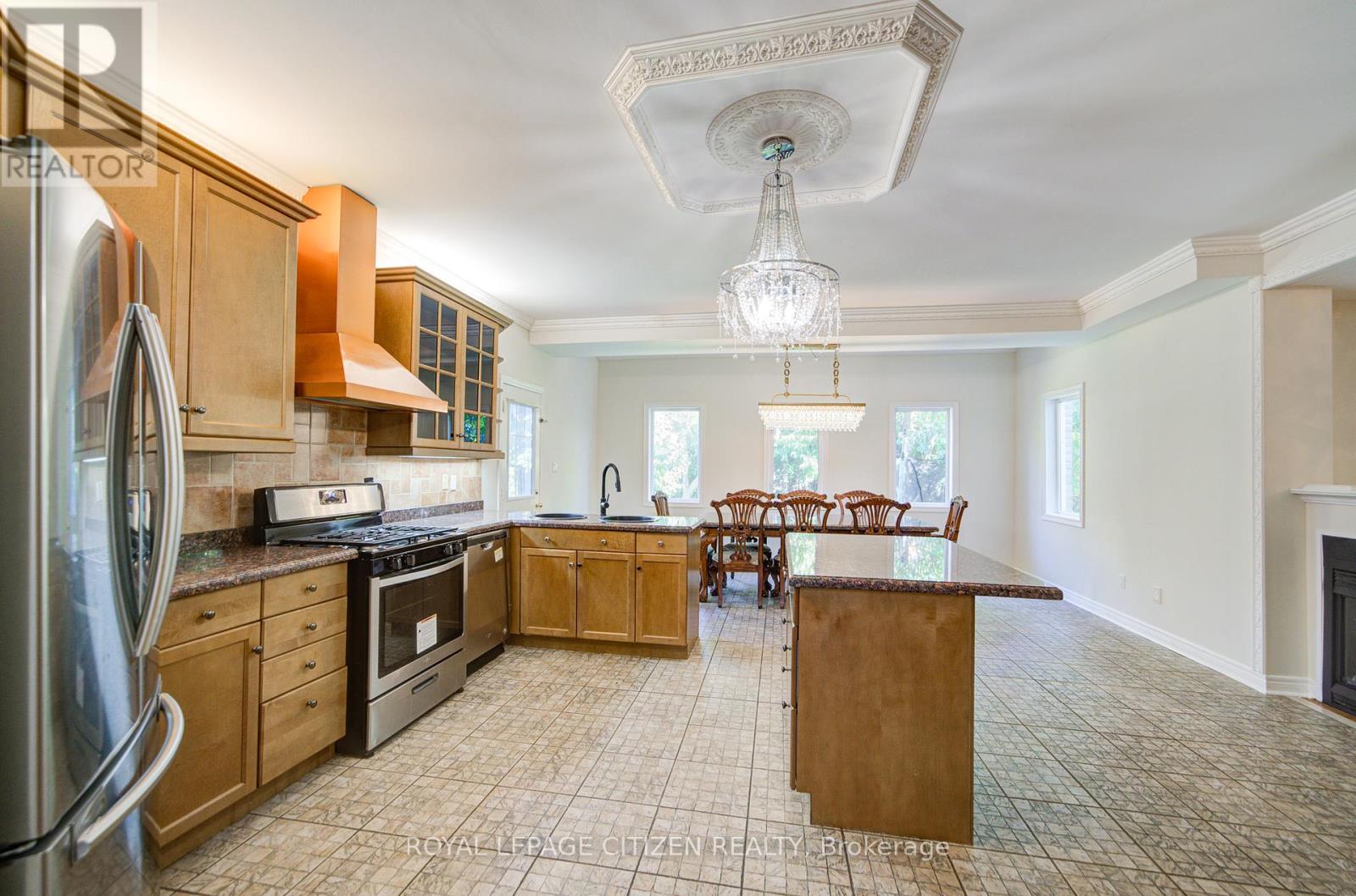 180 Kimber Crescent, Vaughan, Ontario  L4L 9K3 - Photo 6 - N12427788