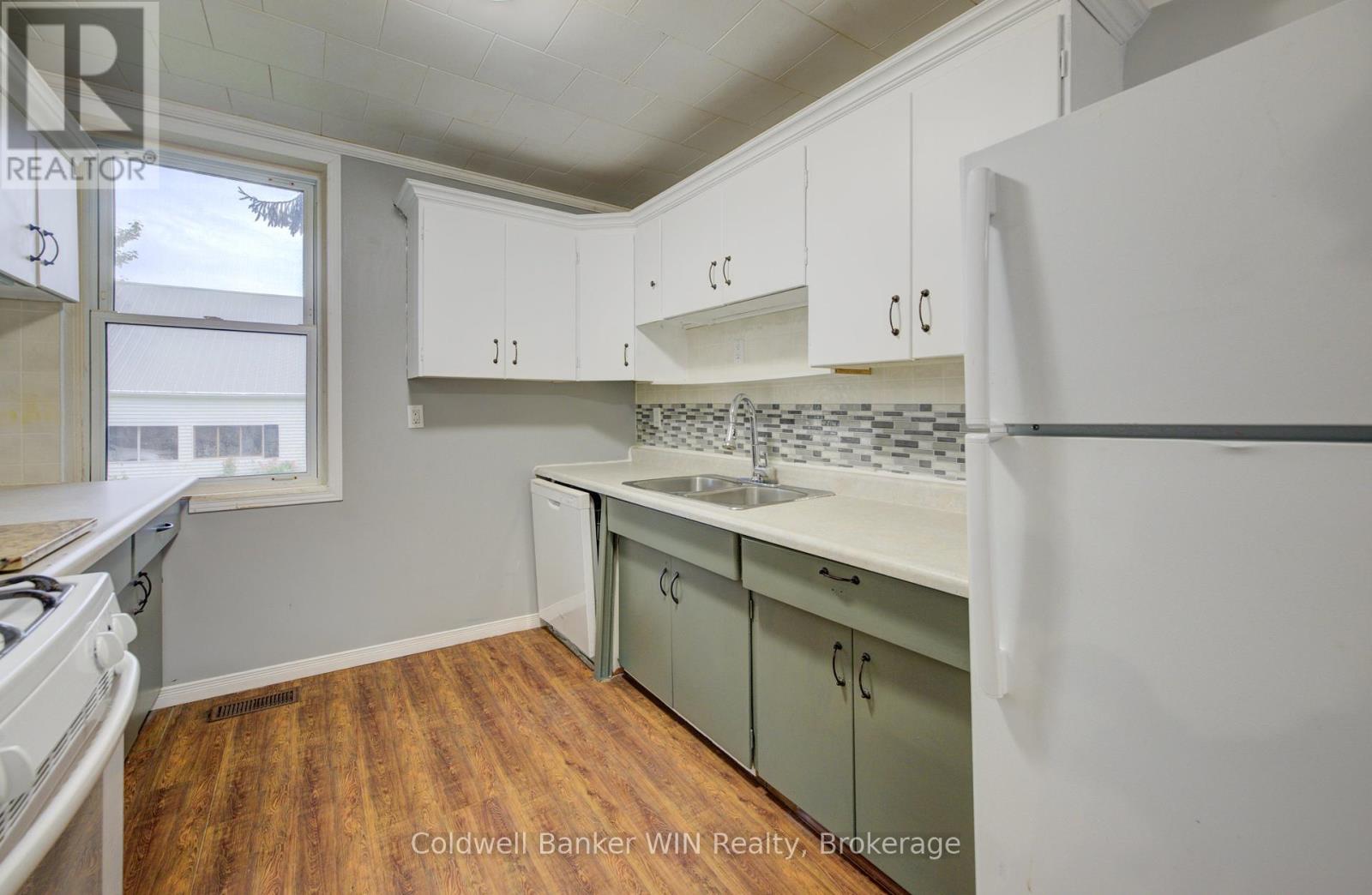 441 Waterloo Street, Wellington North, Ontario  N0G 2L3 - Photo 16 - X12425427