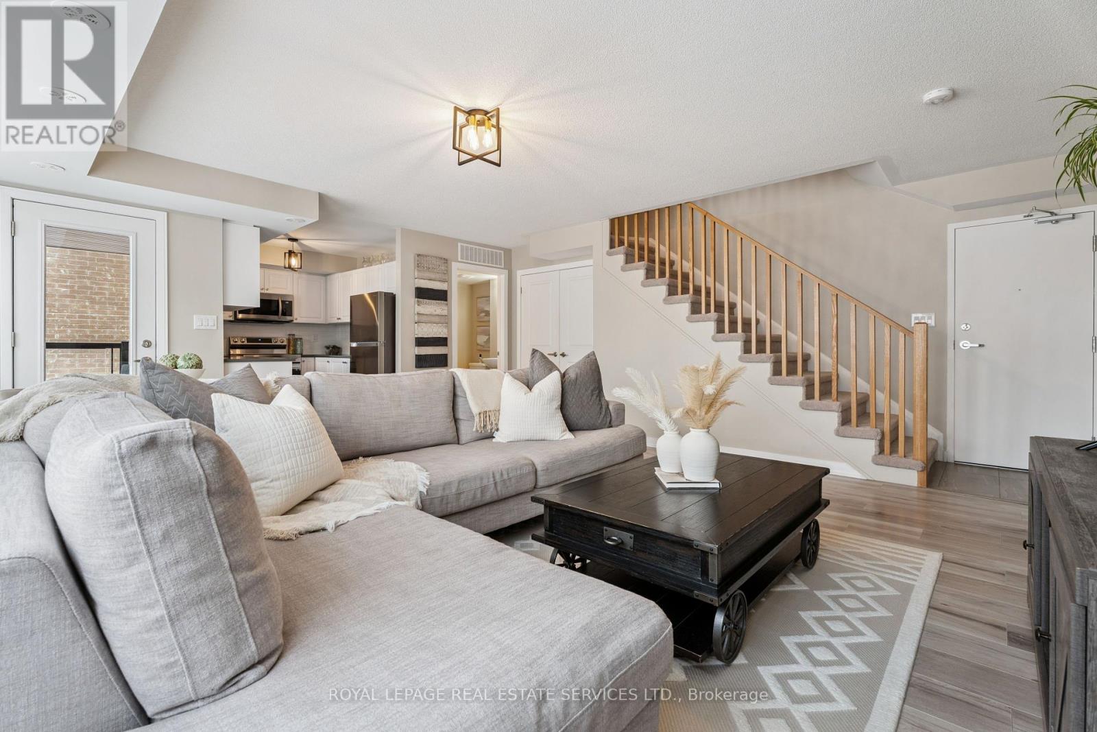 115 Appletree Lane, Barrie, Ontario  L9J 0P1 - Photo 4 - S12428157