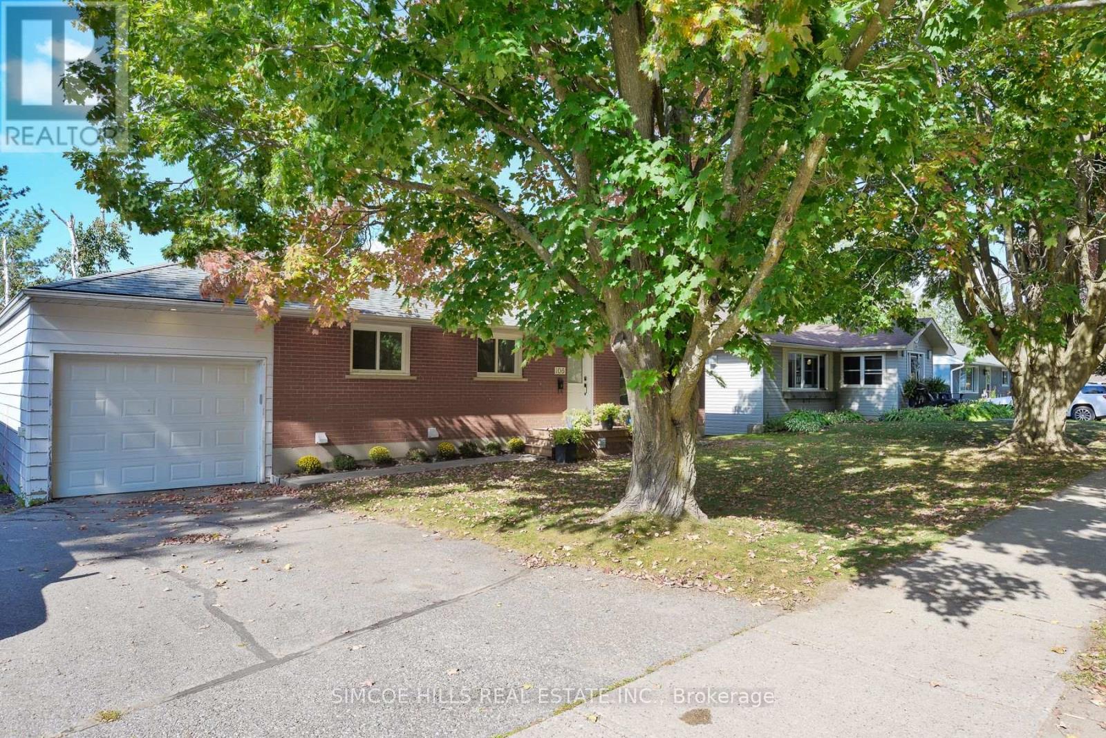 106 North Street W, Orillia, Ontario  L3V 3S8 - Photo 3 - S12428198