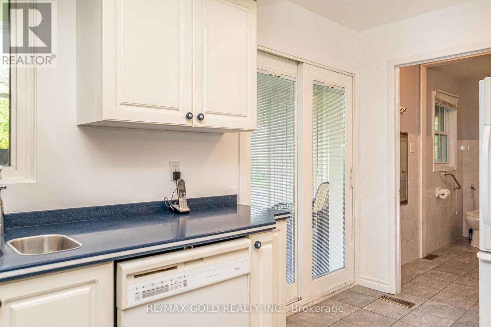 12 Lorraine Crescent, Brampton, Ontario  L6S 2R7 - Photo 14 - W12428209