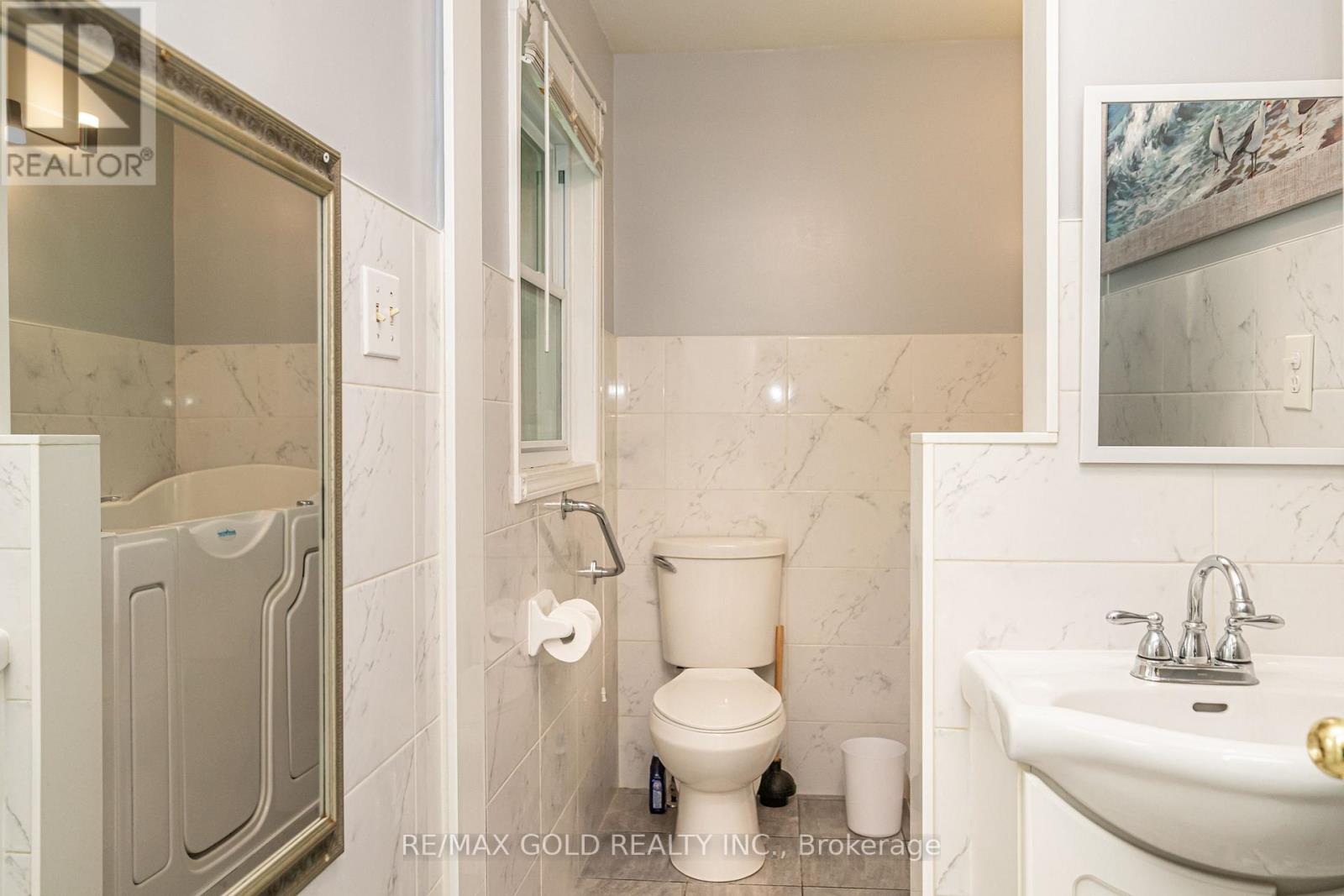 12 Lorraine Crescent, Brampton, Ontario  L6S 2R7 - Photo 16 - W12428209