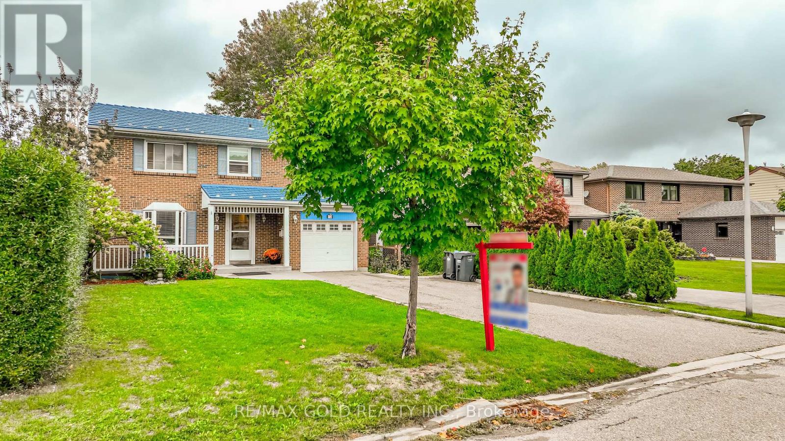 12 Lorraine Crescent, Brampton, Ontario  L6S 2R7 - Photo 2 - W12428209